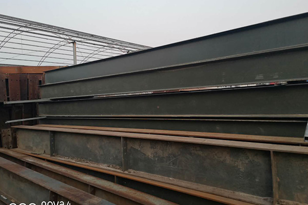 出售48*82*10行車房，柱子400*200，大梁600變400*200，行車梁400*260，檁條全鍍鋅200，開間6.3米