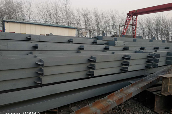 出售26米屋面梁11架，大頭600小頭400*200